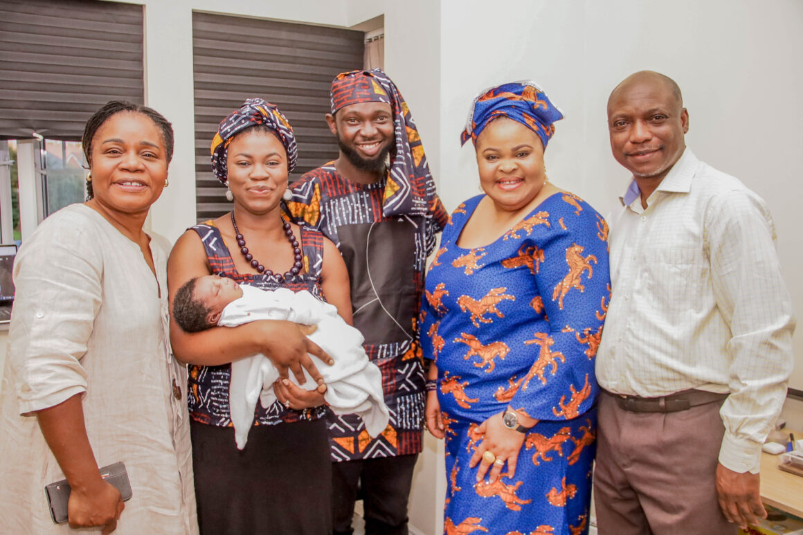 cf61be33-eab0-4187-a363-1f0a2d403e25 Family/Home Life